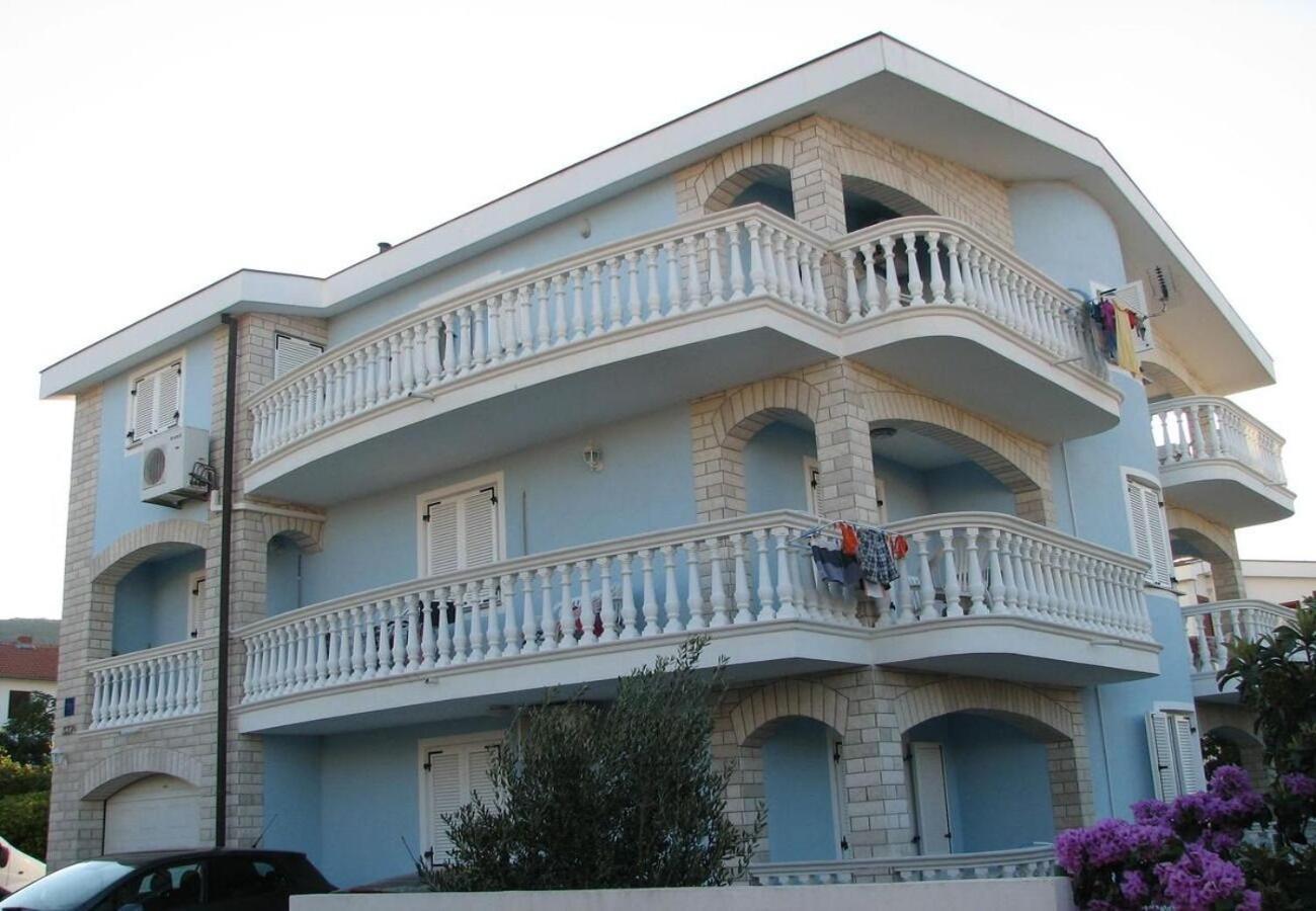 Apartments Vese سفيتي بيتار المظهر الخارجي الصورة